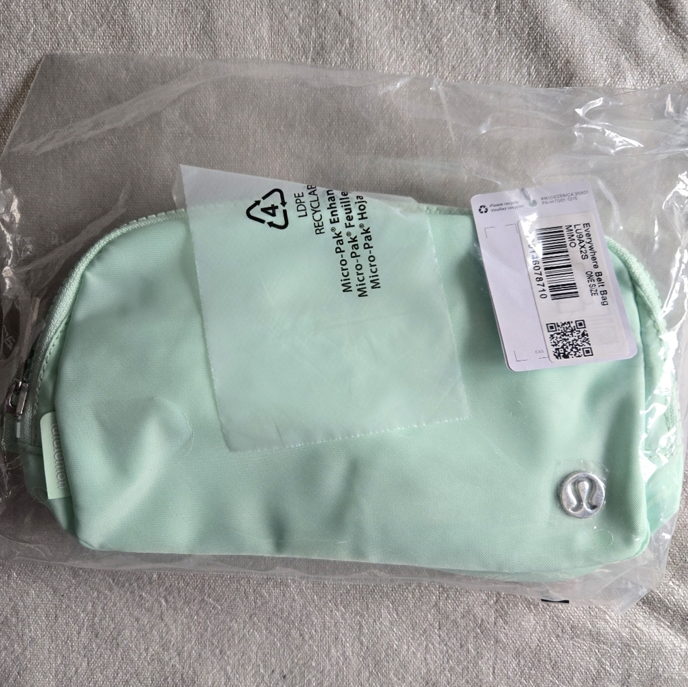 Lululemon Everywhere Belt Bag